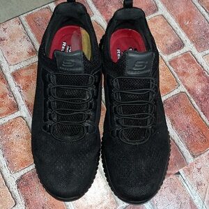 Skechers relaxed fit sz 10.5 sneakers